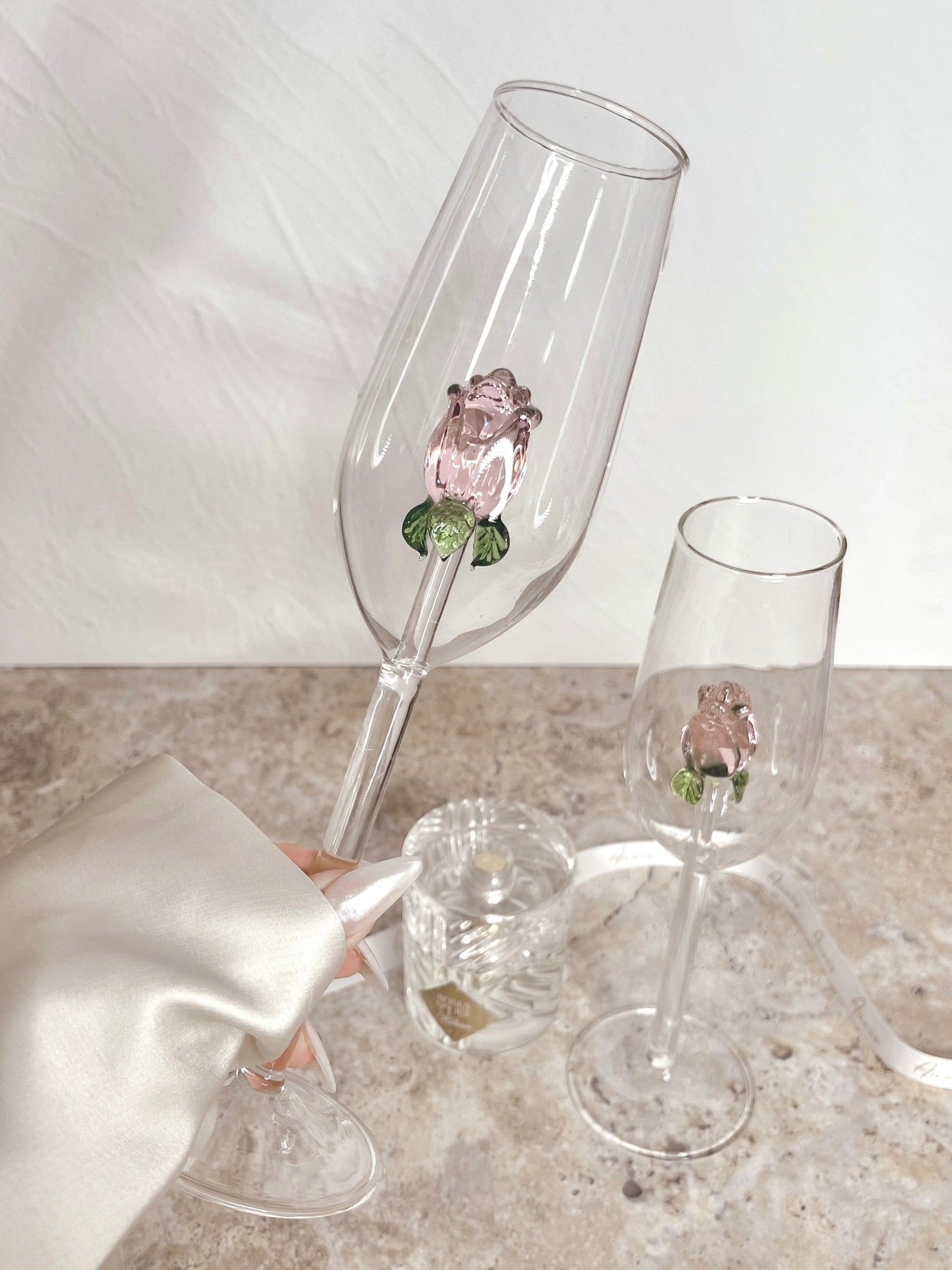 La Vie En Rose 香槟杯 2 件套 - 手工制作。