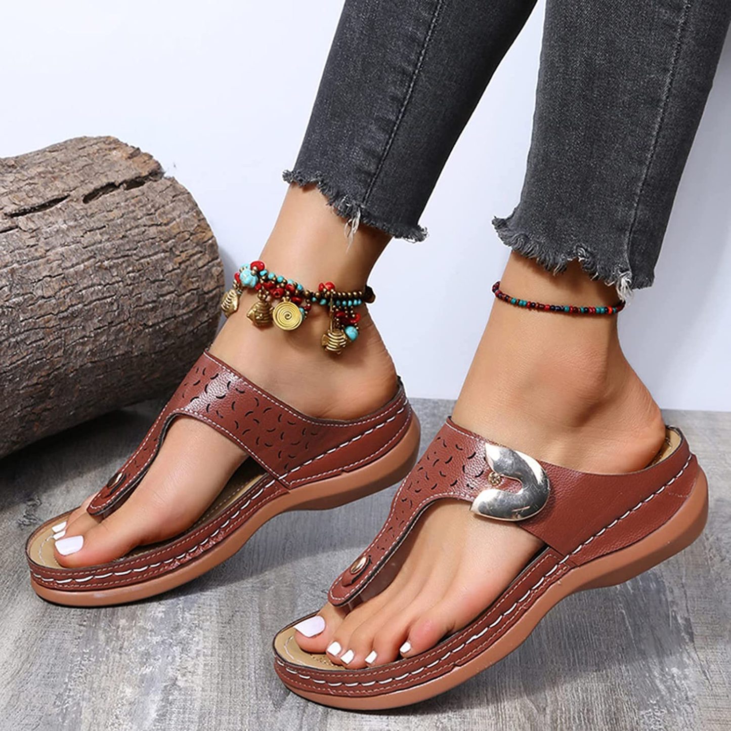 2023 Summer New Women's Metal Decor Feature Pattern Wedge Flip-Flops