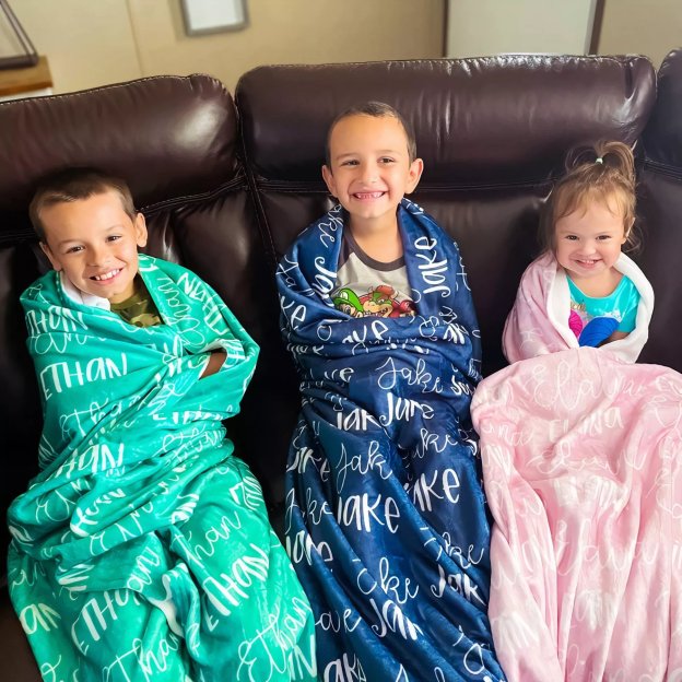 🎁The Best Gift For Kids🎁 High Quality Personalized Super Soft Name Family Blanket