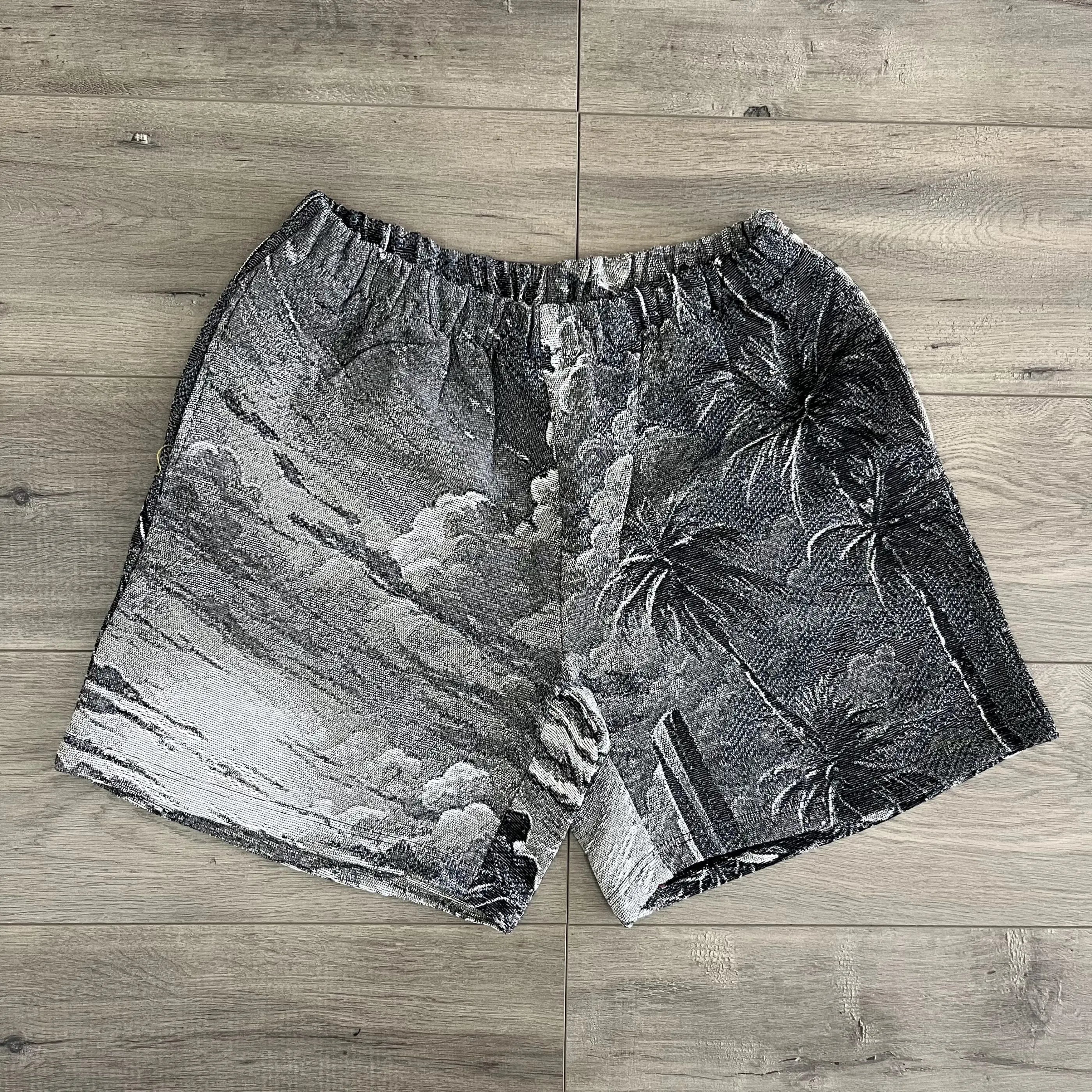 California Grey Sunset, Effortless Style – Themed Woven Shorts
