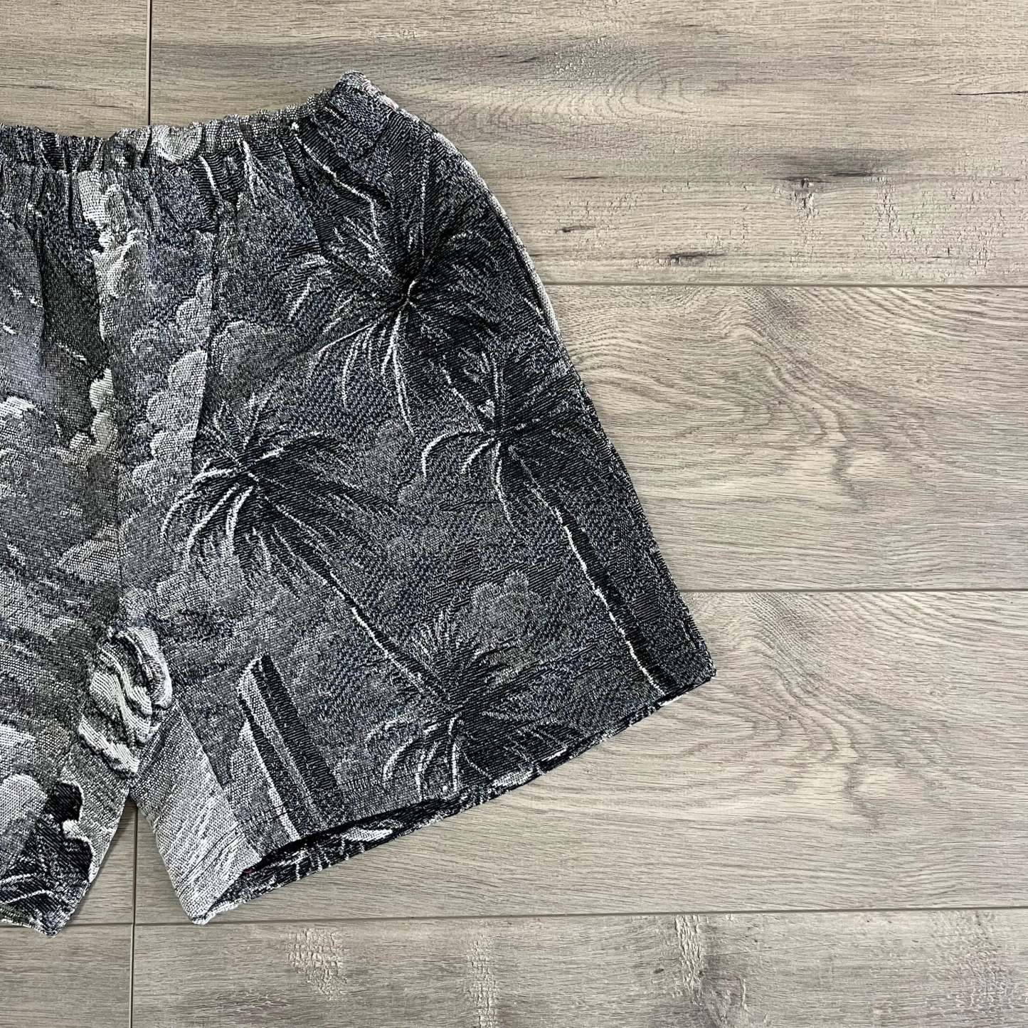 California Grey Sunset, Effortless Style – Themed Woven Shorts
