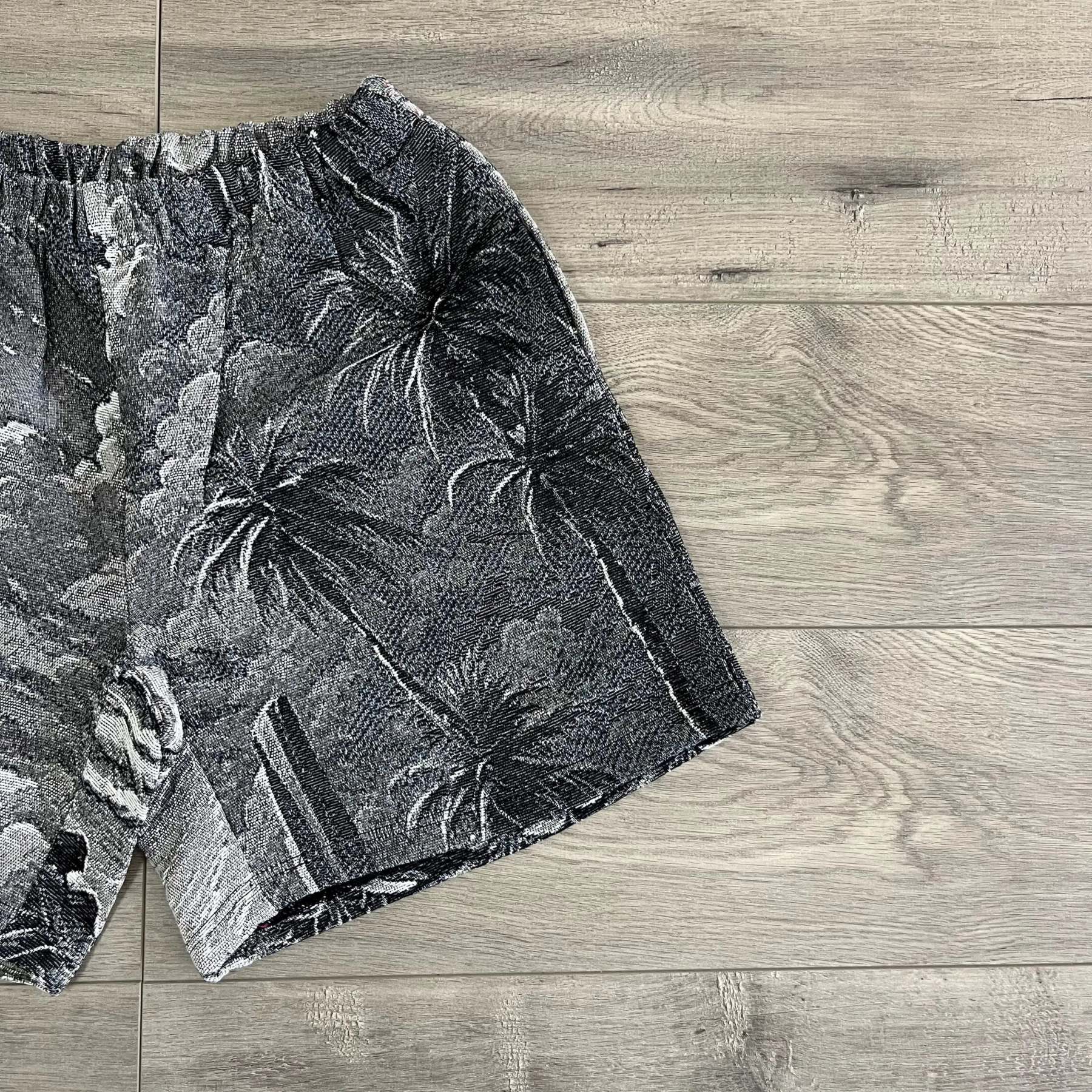 California Grey Sunset, Effortless Style – Themed Woven Shorts