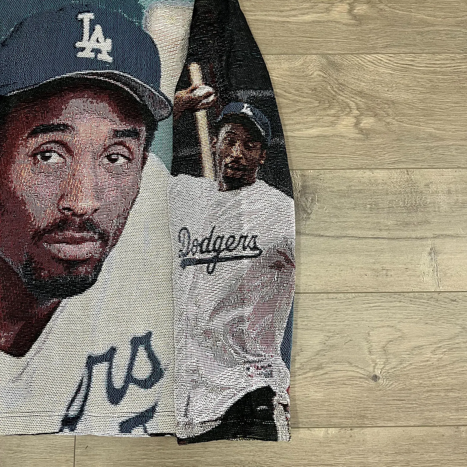 Mamba meets Dodger Blue! Grab tapestryifeel's exclusive Kobe Bryant x LA Dodgers shorts. Honor two legends with unique, comfortable fan apparel. A true L.A. tribute! 
