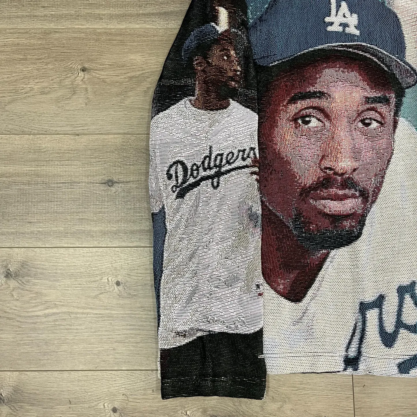 Mamba meets Dodger Blue! Grab tapestryifeel's exclusive Kobe Bryant x LA Dodgers shorts. Honor two legends with unique, comfortable fan apparel. A true L.A. tribute! 