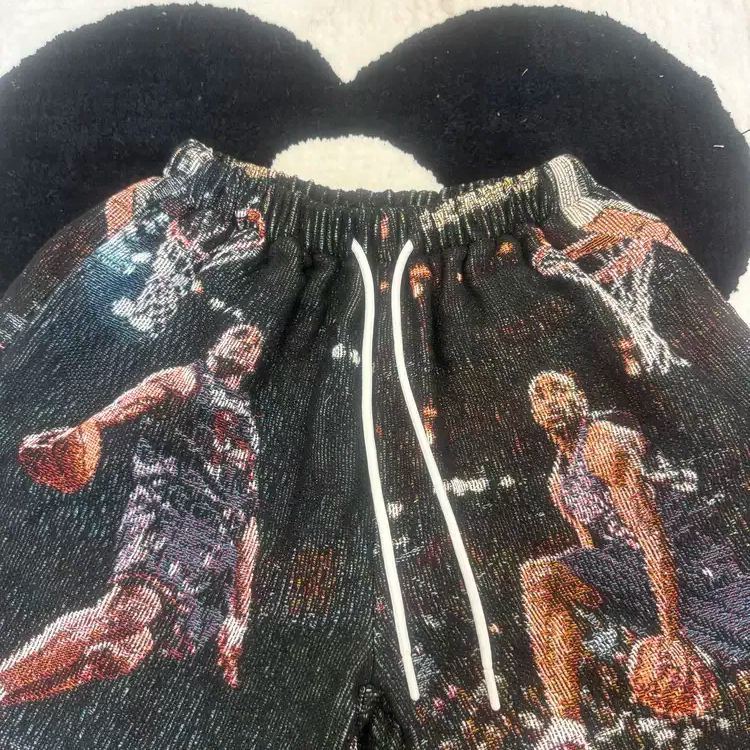 Unleash your inner Vinsanity! Grab tapestryifeel's exclusive Vince Carter shorts. Dominate the court & street in style. Comfortable, iconic, and a must-have for fans! 