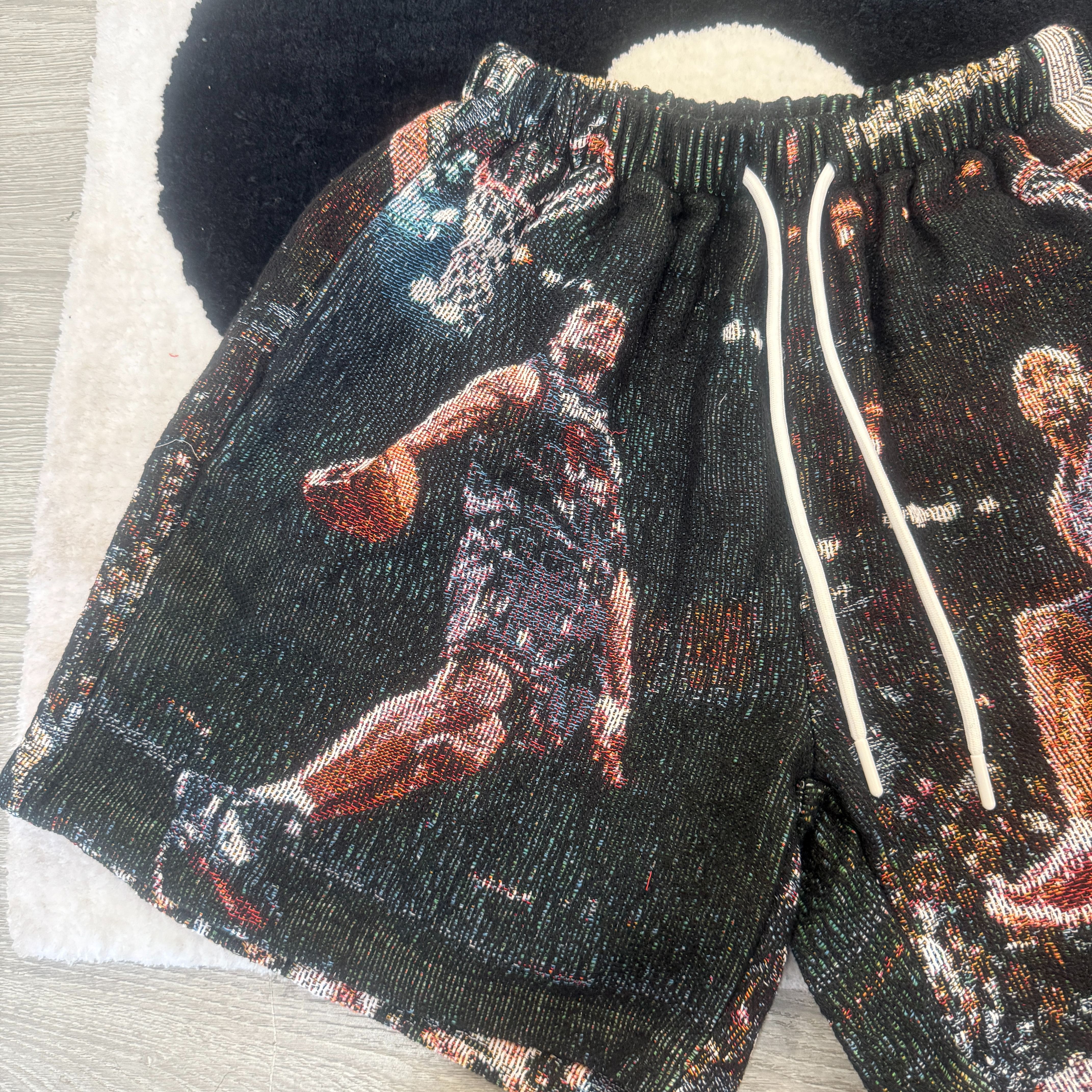 Unleash your inner Vinsanity! Grab tapestryifeel's exclusive Vince Carter shorts. Dominate the court & street in style. Comfortable, iconic, and a must-have for fans! 