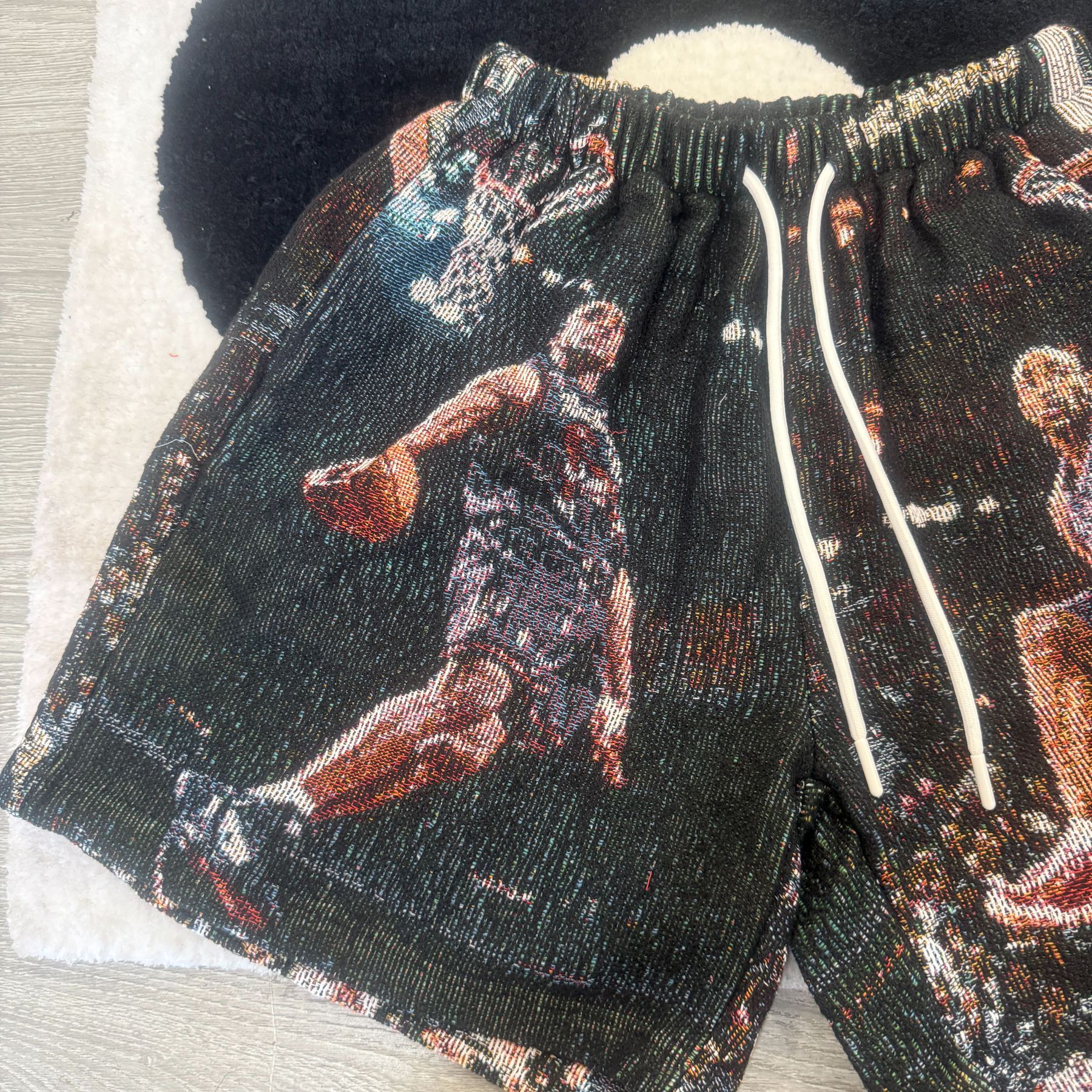 Unleash your inner Vinsanity! Grab tapestryifeel's exclusive Vince Carter shorts. Dominate the court & street in style. Comfortable, iconic, and a must-have for fans! 