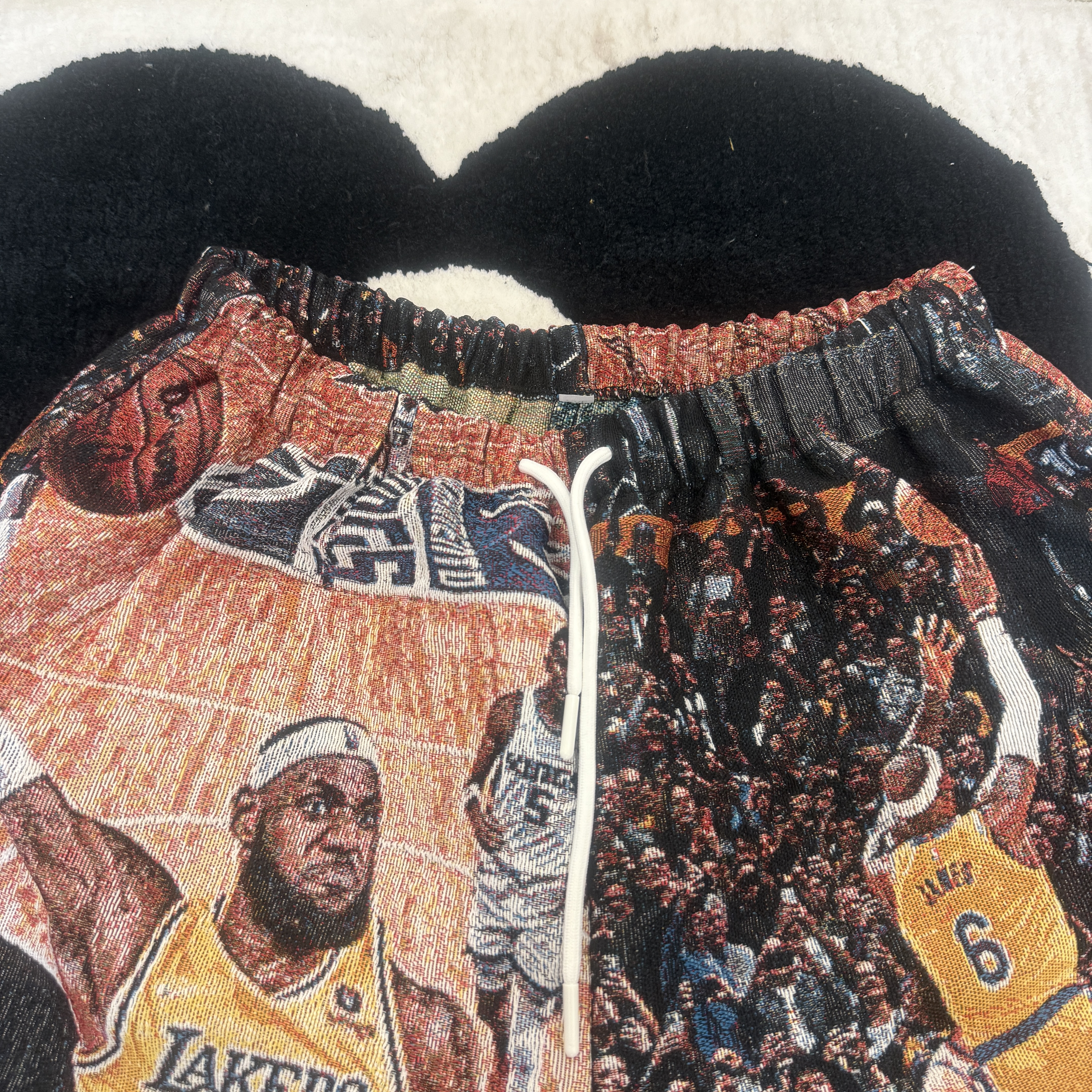 Channel your inner King! Grab tapestryifeel's exclusive LeBron James shorts. Dominate the court & street in style. Comfortable, cool, and a must-have for fans! 