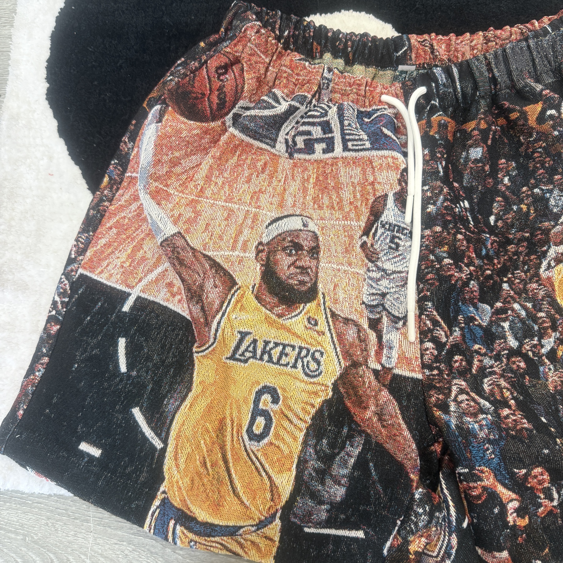 Channel your inner King! Grab tapestryifeel's exclusive LeBron James shorts. Dominate the court & street in style. Comfortable, cool, and a must-have for fans! 
