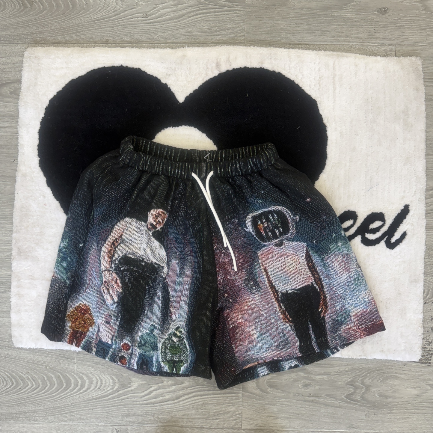 Move like Breezy! Grab tapestryifeel's exclusive Chris Brown shorts. Fuse his iconic style with your daily look. Comfortable, fresh, and a must-have for fans!
