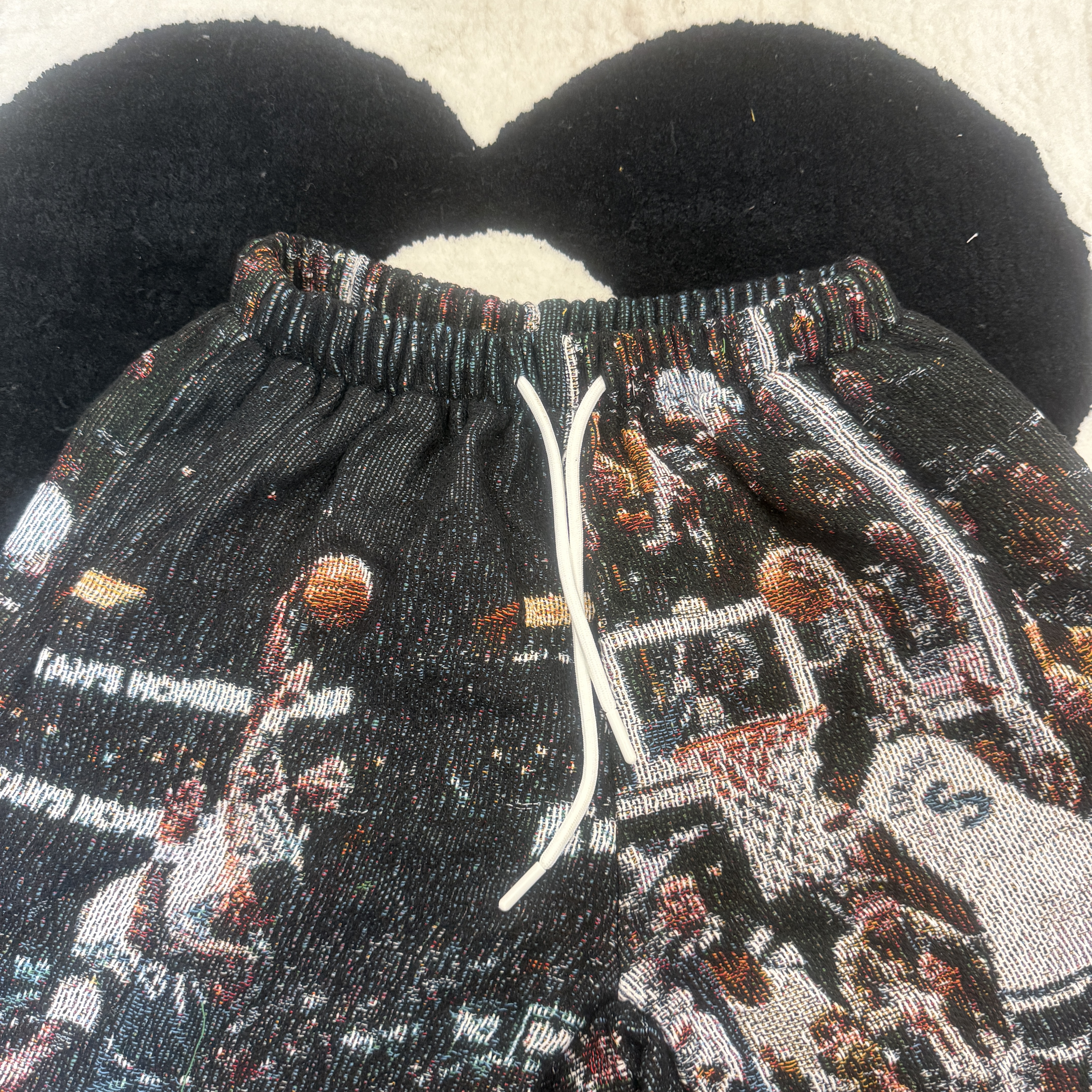 Unleash your inner Ant-Man! Grab tapestryifeel's exclusive Anthony Edwards shorts. Dominate the court & street in style. Comfortable, cool, and a must-have for fans! 