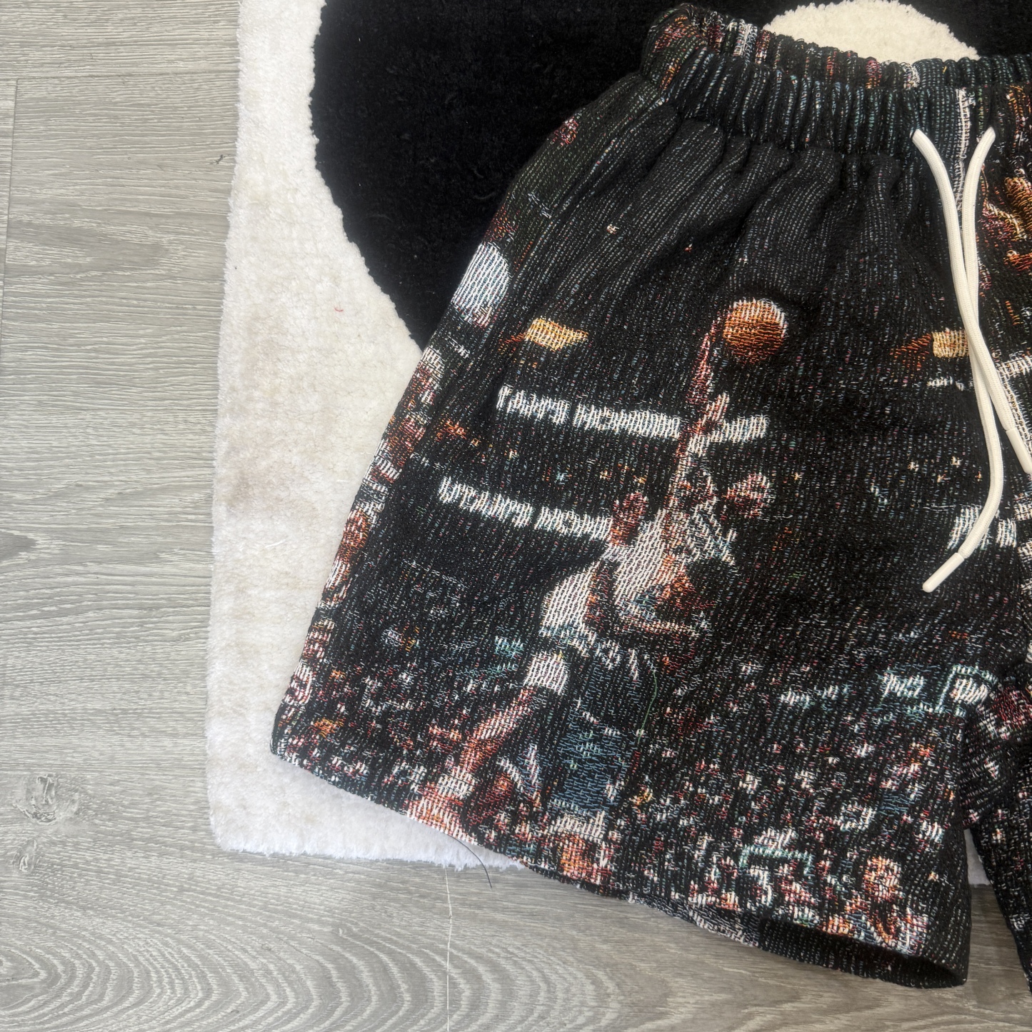 Unleash your inner Ant-Man! Grab tapestryifeel's exclusive Anthony Edwards shorts. Dominate the court & street in style. Comfortable, cool, and a must-have for fans! 