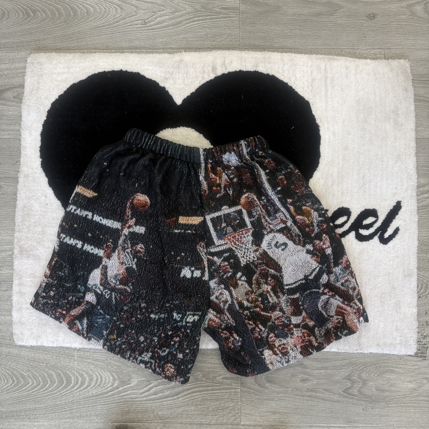 Unleash your inner Ant-Man! Grab tapestryifeel's exclusive Anthony Edwards shorts. Dominate the court & street in style. Comfortable, cool, and a must-have for fans! 