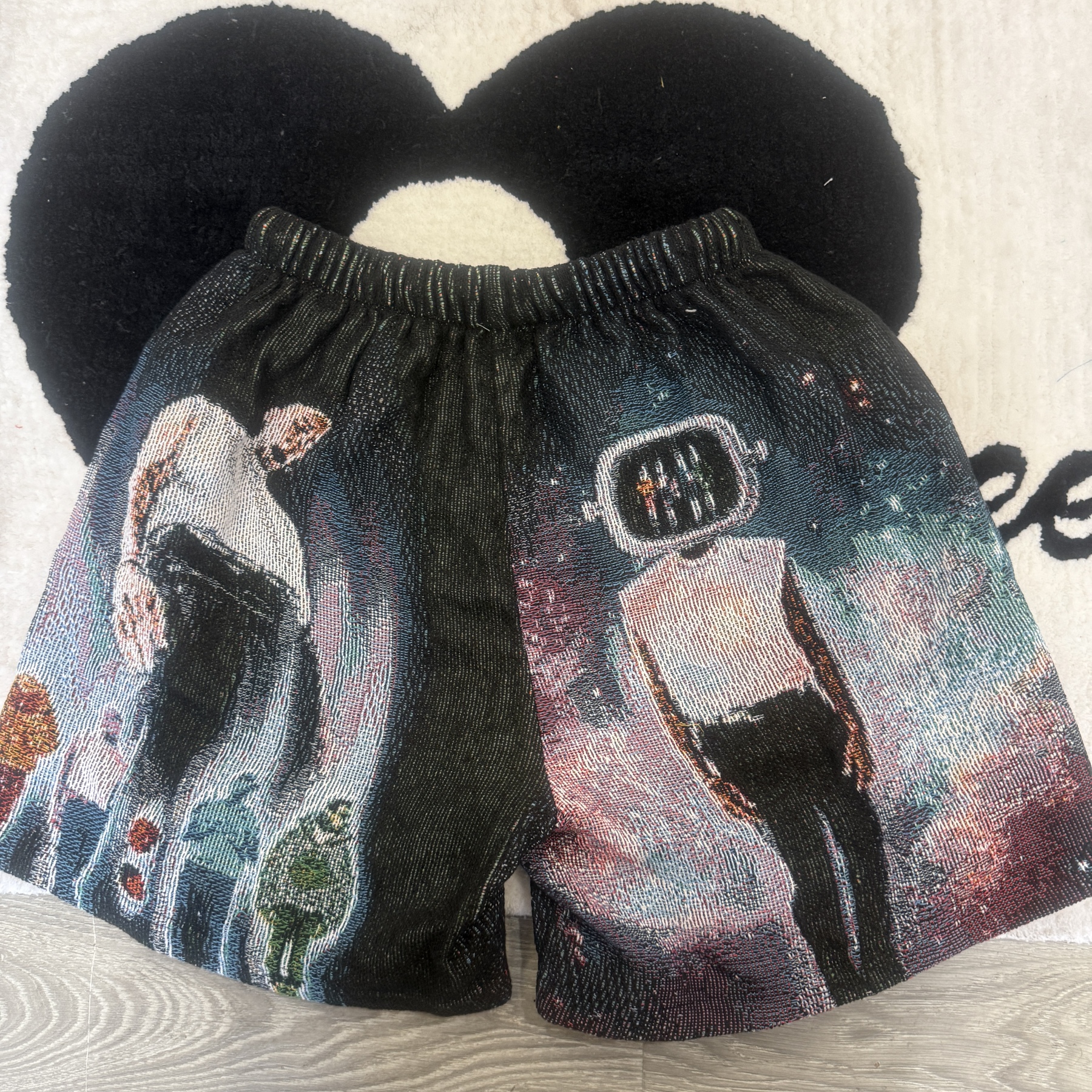 Move like Breezy! Grab tapestryifeel's exclusive Chris Brown shorts. Fuse his iconic style with your daily look. Comfortable, fresh, and a must-have for fans!