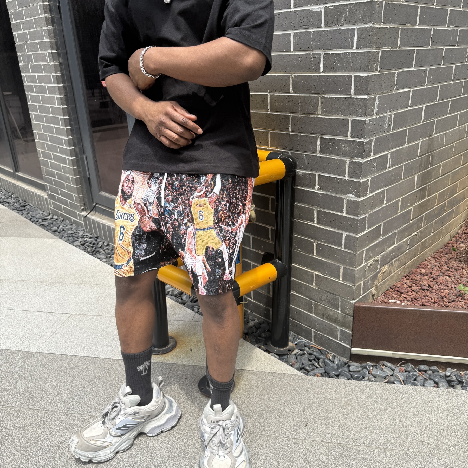 Channel your inner King! Grab tapestryifeel's exclusive LeBron James shorts. Dominate the court & street in style. Comfortable, cool, and a must-have for fans! 