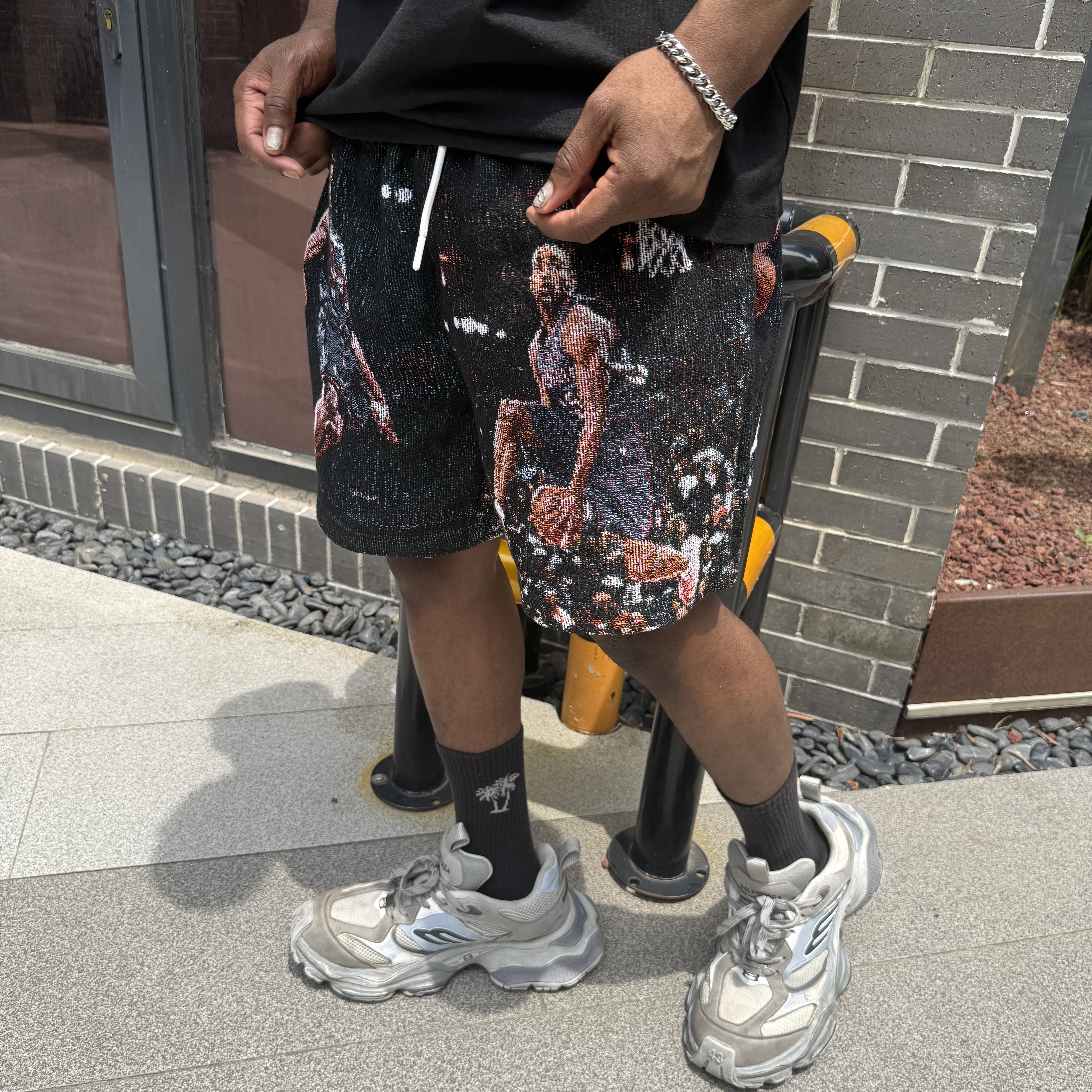 Unleash your inner Vinsanity! Grab tapestryifeel's exclusive Vince Carter shorts. Dominate the court & street in style. Comfortable, iconic, and a must-have for fans! 