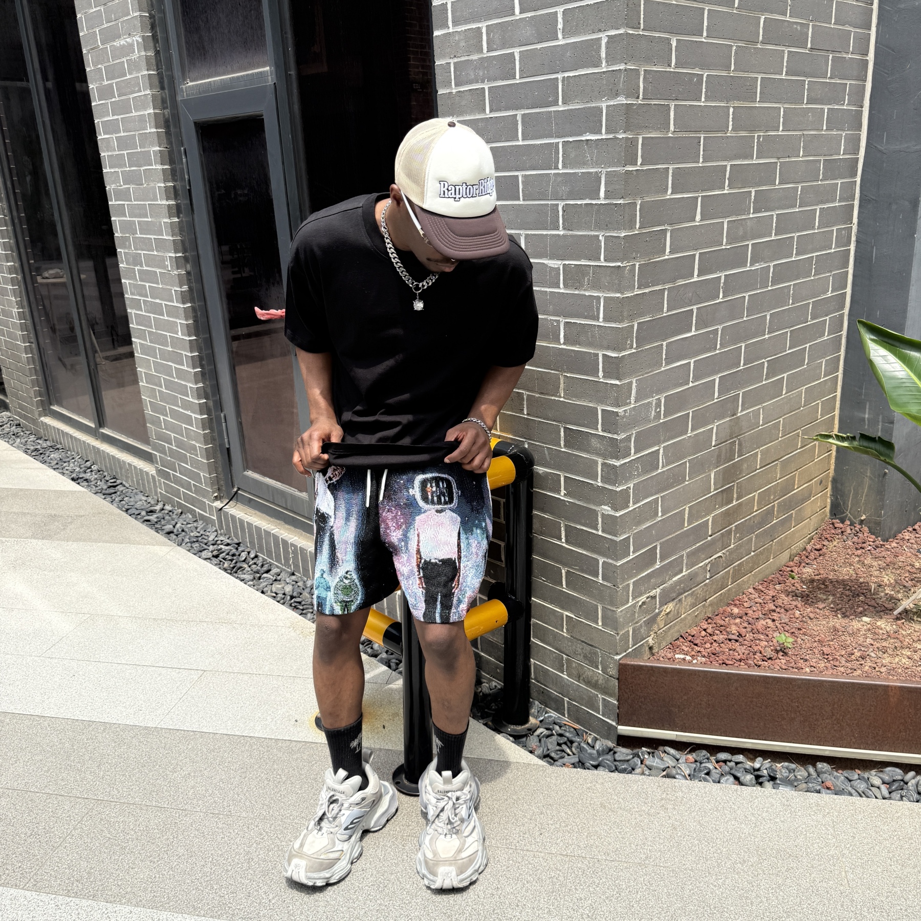 Move like Breezy! Grab tapestryifeel's exclusive Chris Brown shorts. Fuse his iconic style with your daily look. Comfortable, fresh, and a must-have for fans!