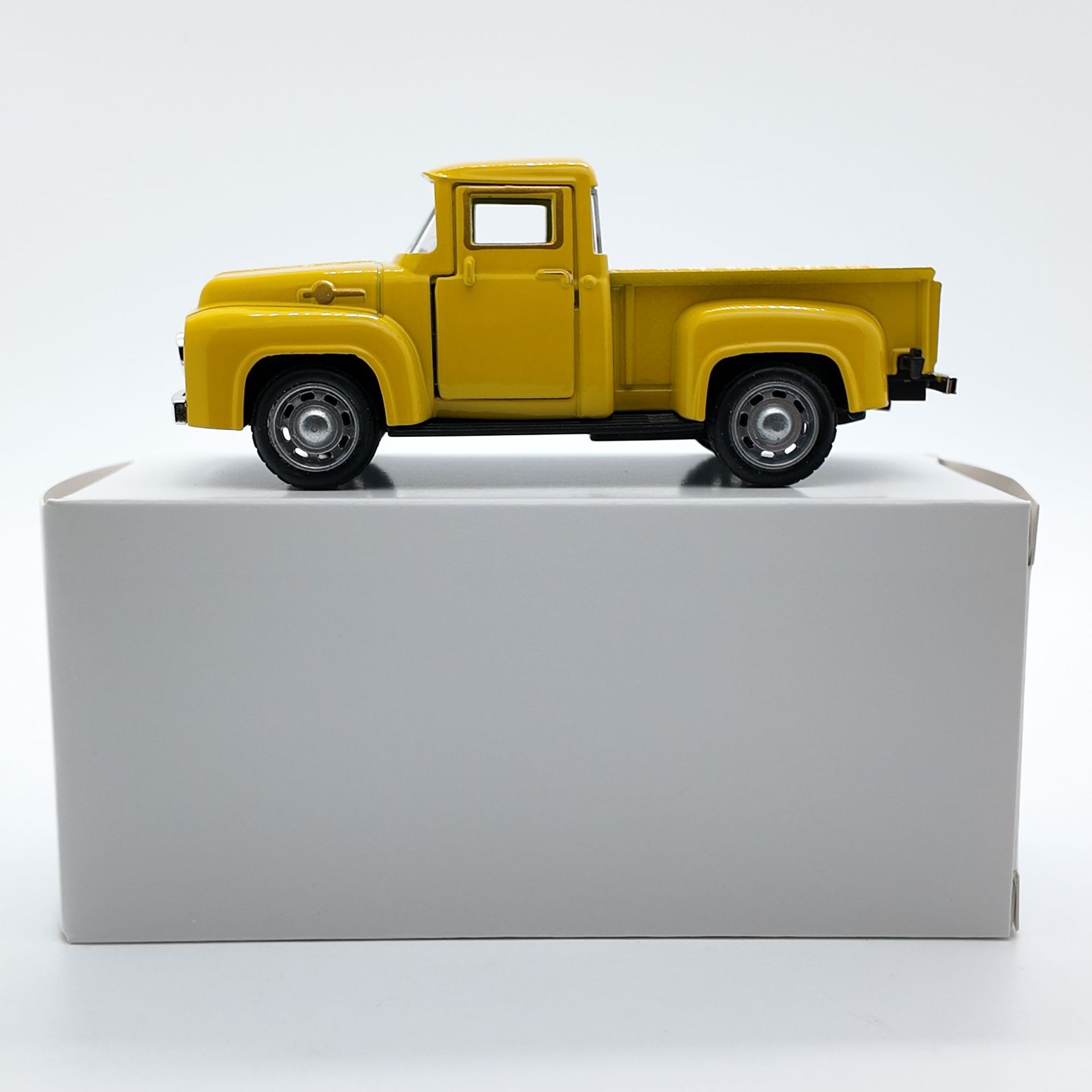 Vintage Pickup Truck Alloy Car Model