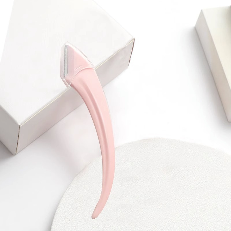 Crescent-Shaped Safety Eyebrow Razor