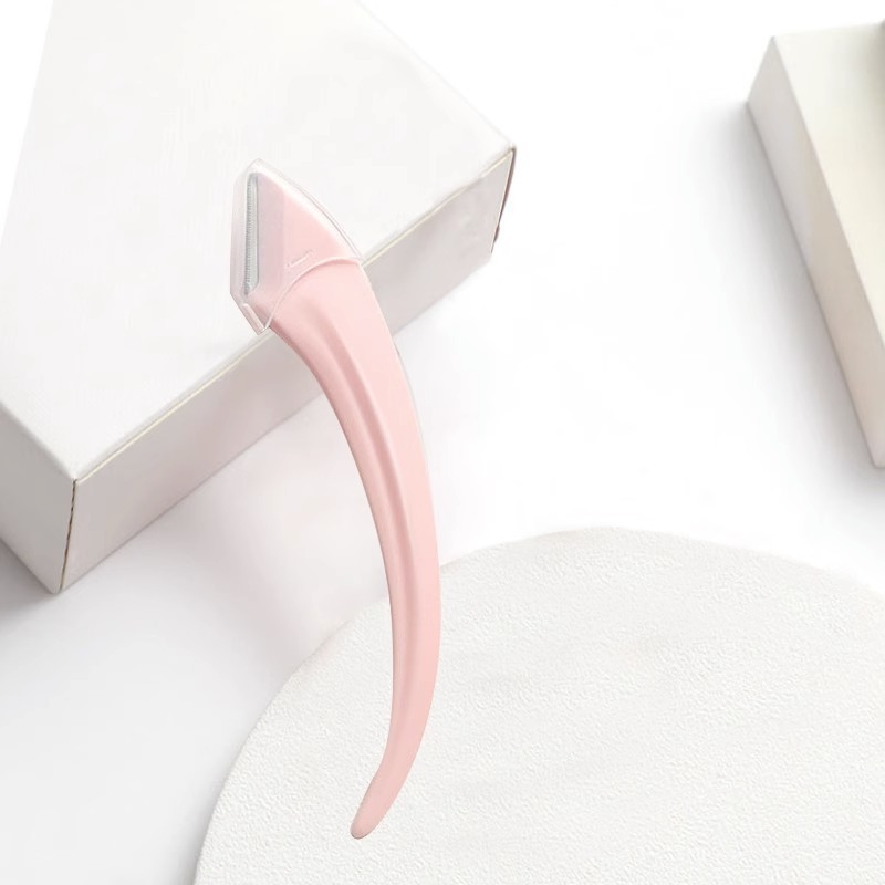 Crescent-Shaped Safety Eyebrow Razor
