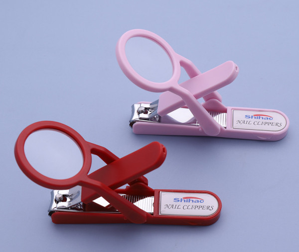 Magnifying Glass Nail Clipper