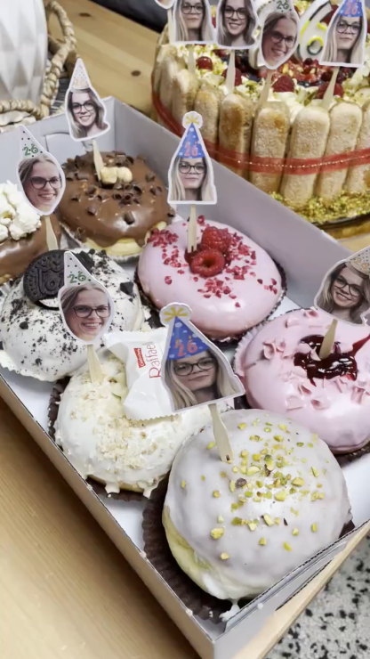 Personalisierte Muffin Dekoration mit Foto Essbare Cupcake Topper für Geburtstag & Party