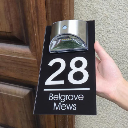 Individuelle Hausnummernschilder mit Solar LED Licht Türschild mit Adresse Einzugsgeschenk für Zuhause