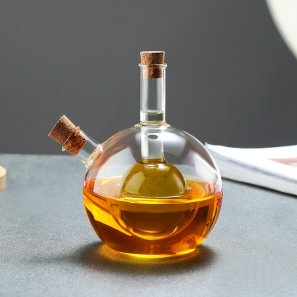 Grape-Shaped Double-Spout Glass Condiment Bottle: Where Art Meets Safety in Your Kitchen
