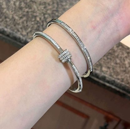 5-Piece Elegant Stainless Steel Bracelet Set,  Fashionable Classic Design