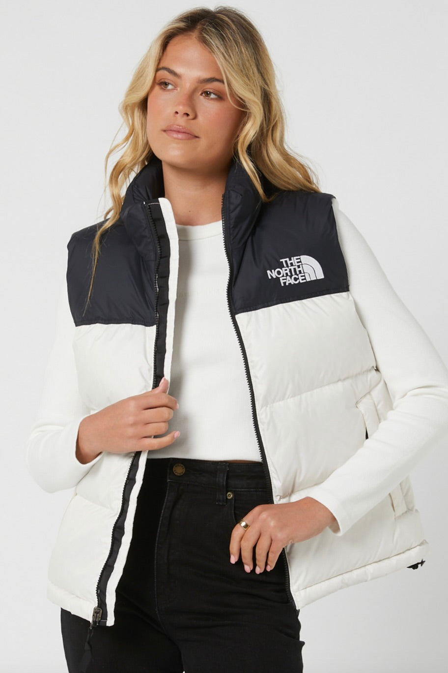 Tththe Nothtrth Fathtce Women's 1996 Nuptse Vest- White/ Black