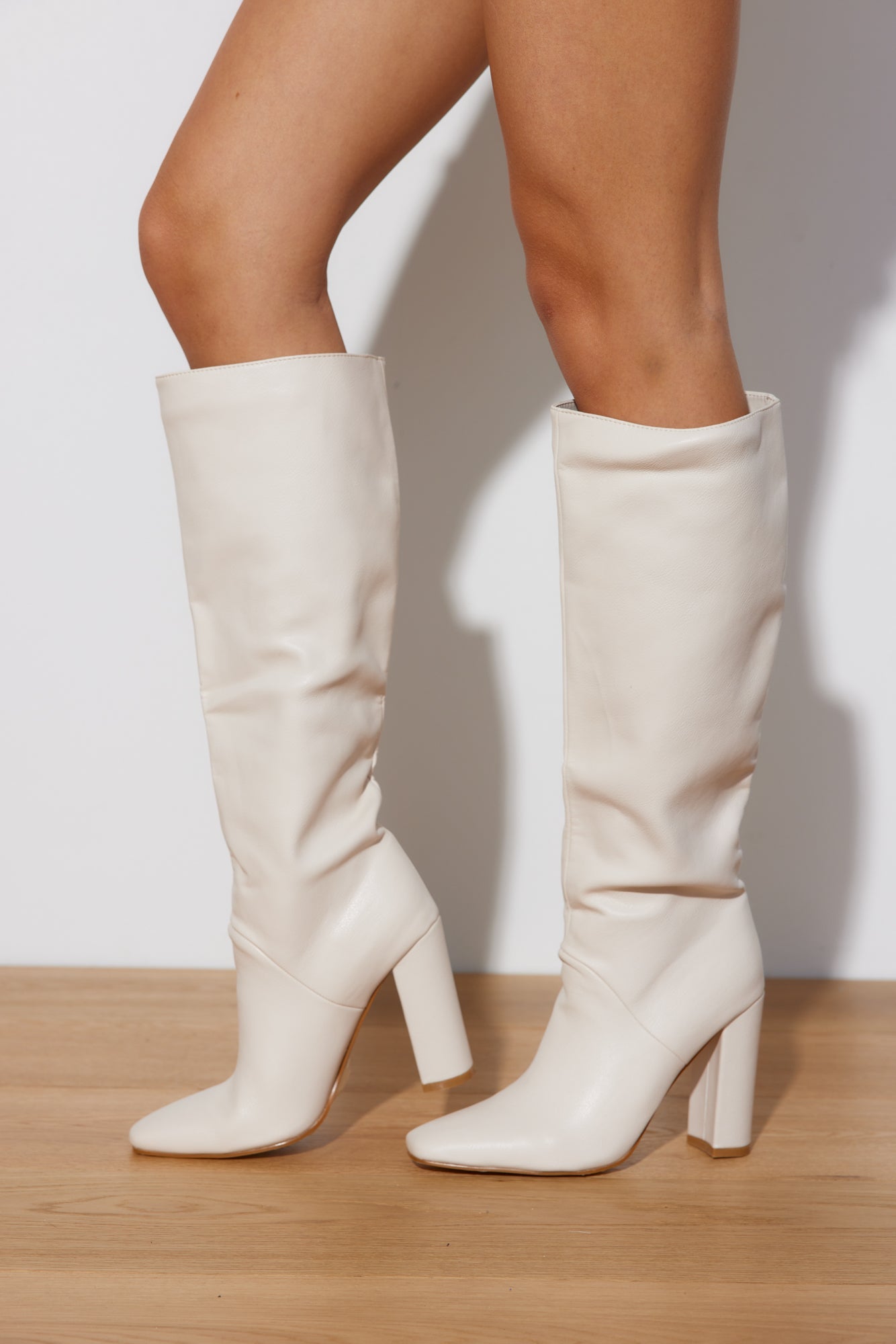 BILLINI Unessa Boots Ivory