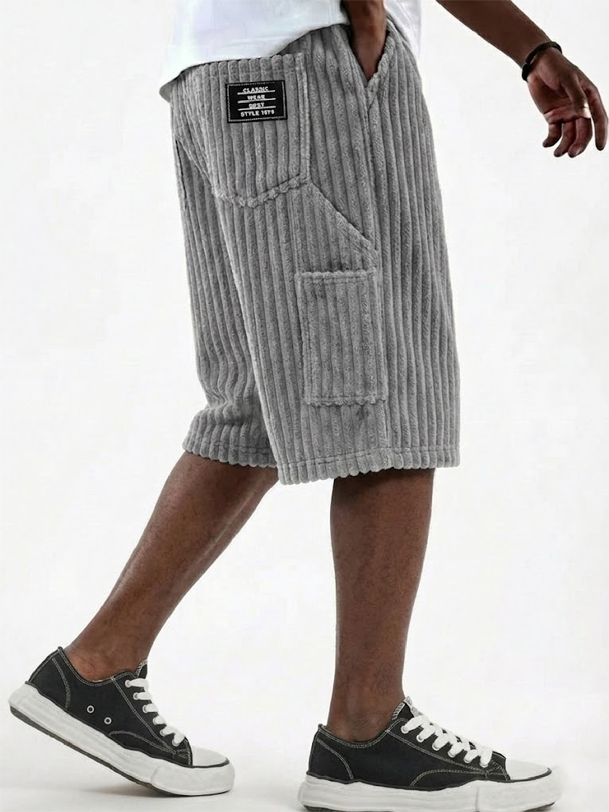 Practical Multi-pocket Striped Shorts