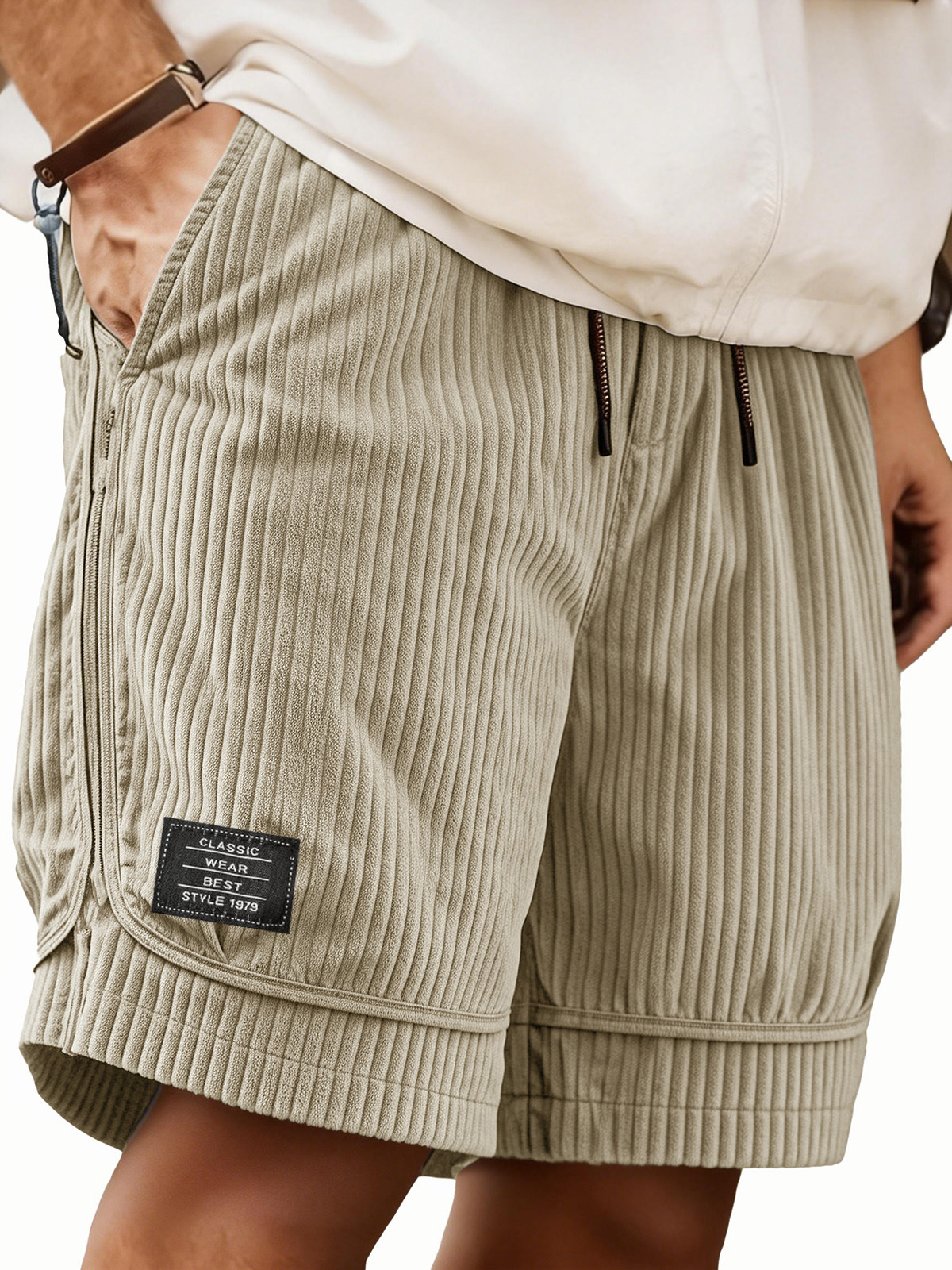Men's Fashionable Loose Pocket Embroidered Logo Shorts