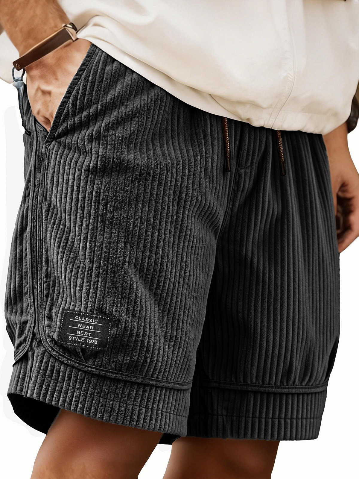 Men's Fashionable Loose Pocket Embroidered Logo Shorts