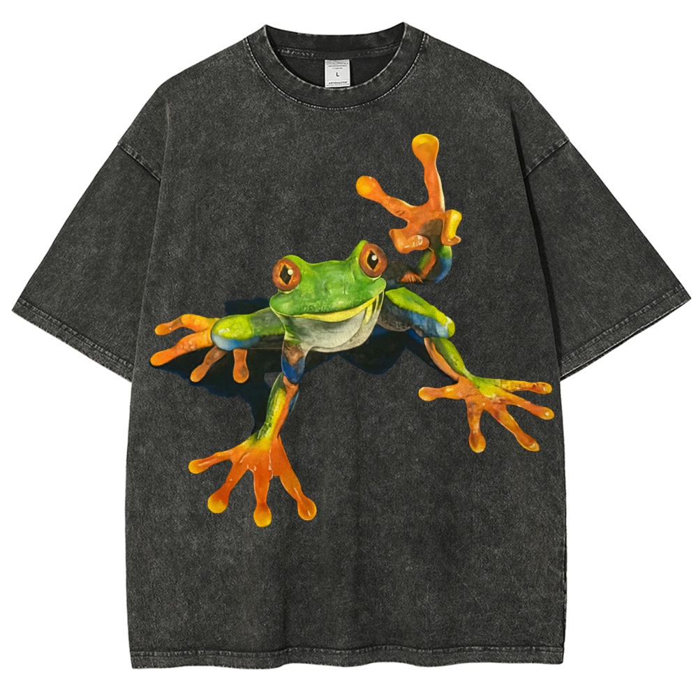 "Vibrant Tree Frog" Realistic Wildlife Washed T-Shirt