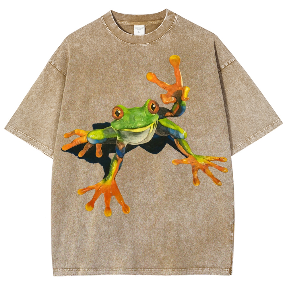 "Vibrant Tree Frog" Realistic Wildlife Washed T-Shirt
