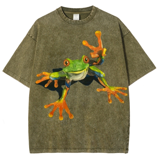 "Vibrant Tree Frog" Realistic Wildlife Washed T-Shirt