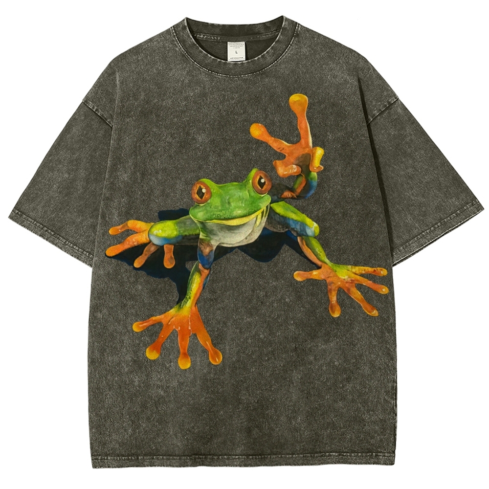 "Vibrant Tree Frog" Realistic Wildlife Washed T-Shirt