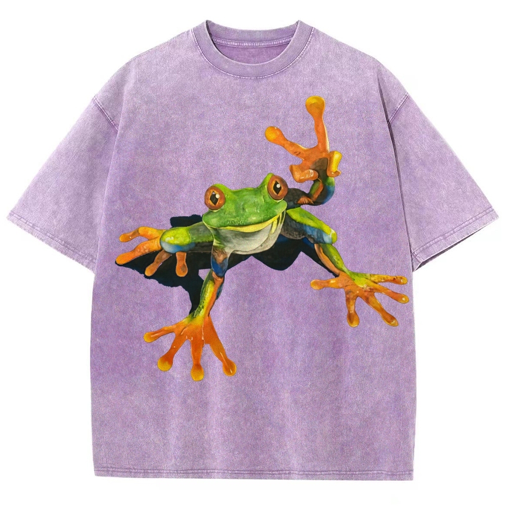 "Vibrant Tree Frog" Realistic Wildlife Washed T-Shirt