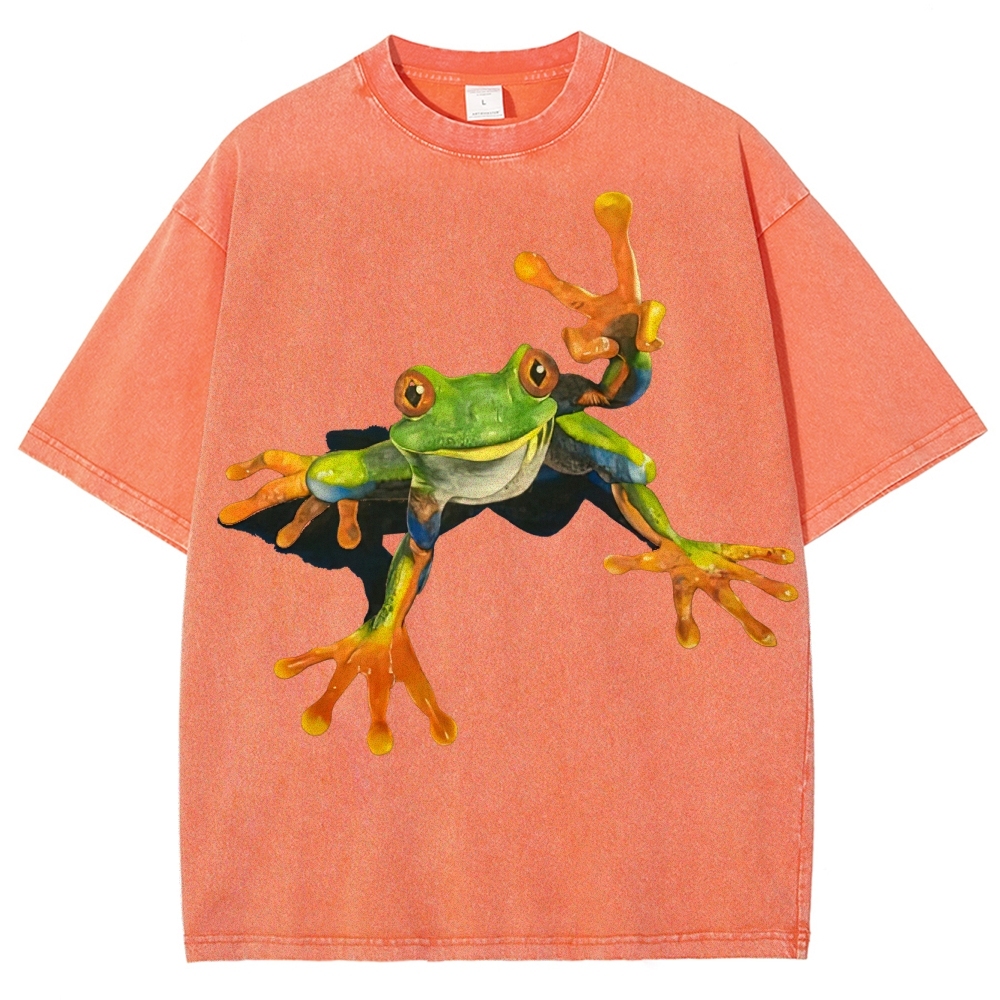 "Vibrant Tree Frog" Realistic Wildlife Washed T-Shirt