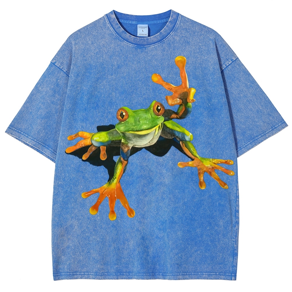 "Vibrant Tree Frog" Realistic Wildlife Washed T-Shirt