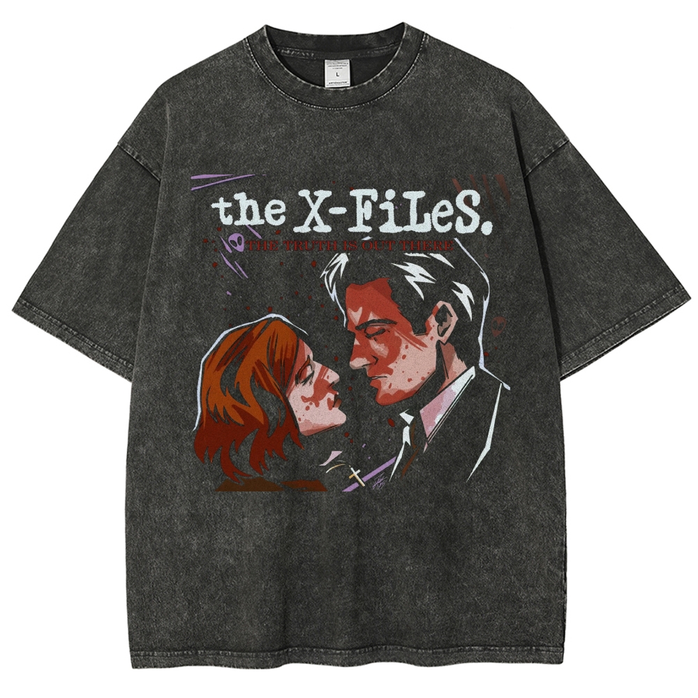 The X-Files Mulder & Scully "The Truth Is Out There" Art Washed T-Shirt 
