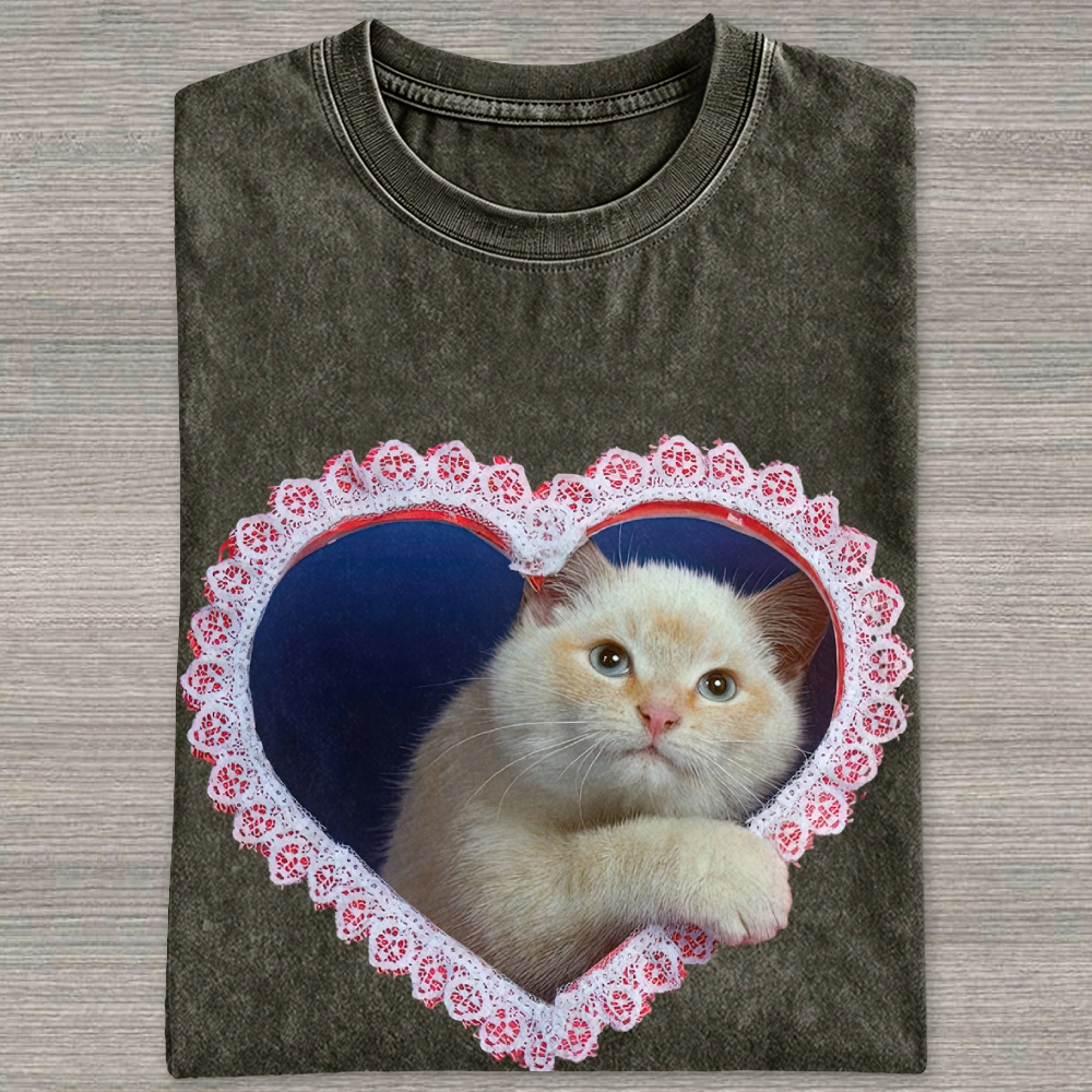 Lace Heart Frame Cream Fluffy Cat Washed T-shirt 