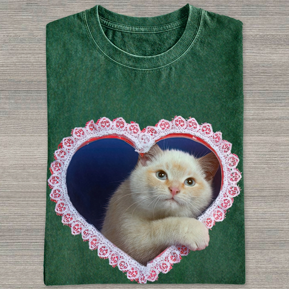 Lace Heart Frame Cream Fluffy Cat Washed T-shirt 