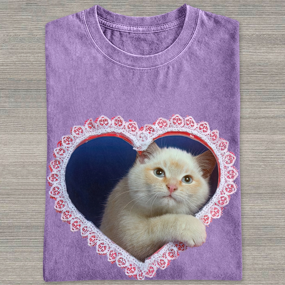 Lace Heart Frame Cream Fluffy Cat Washed T-shirt 