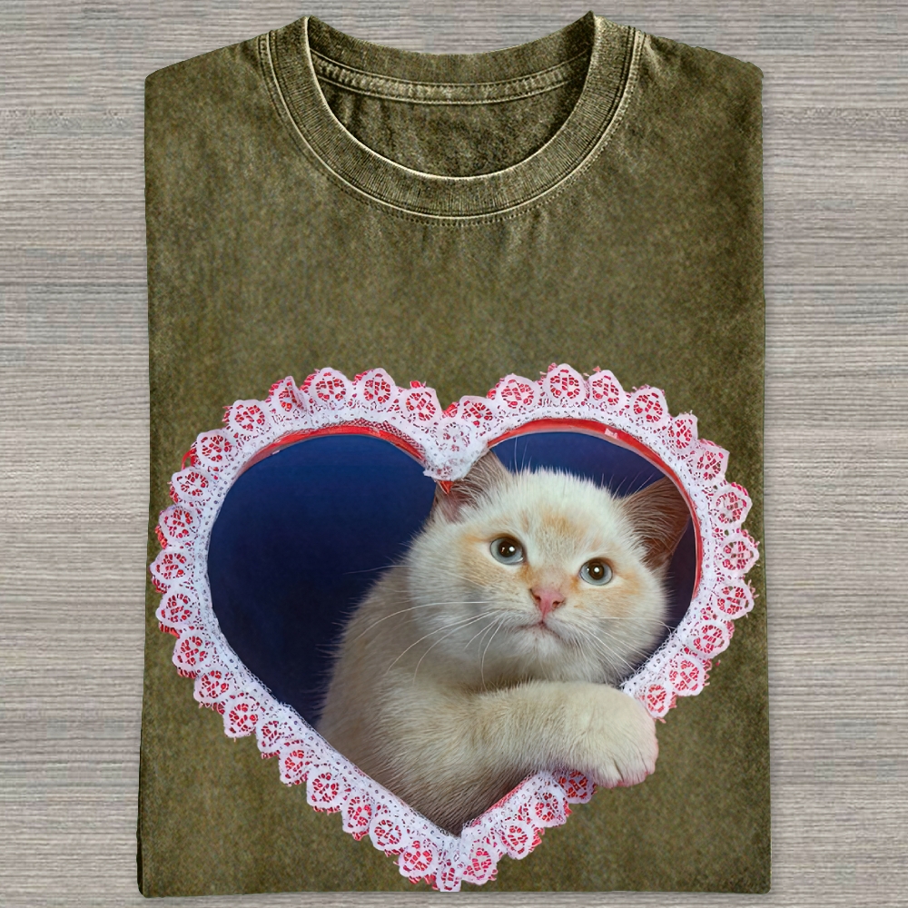 Lace Heart Frame Cream Fluffy Cat Washed T-shirt 