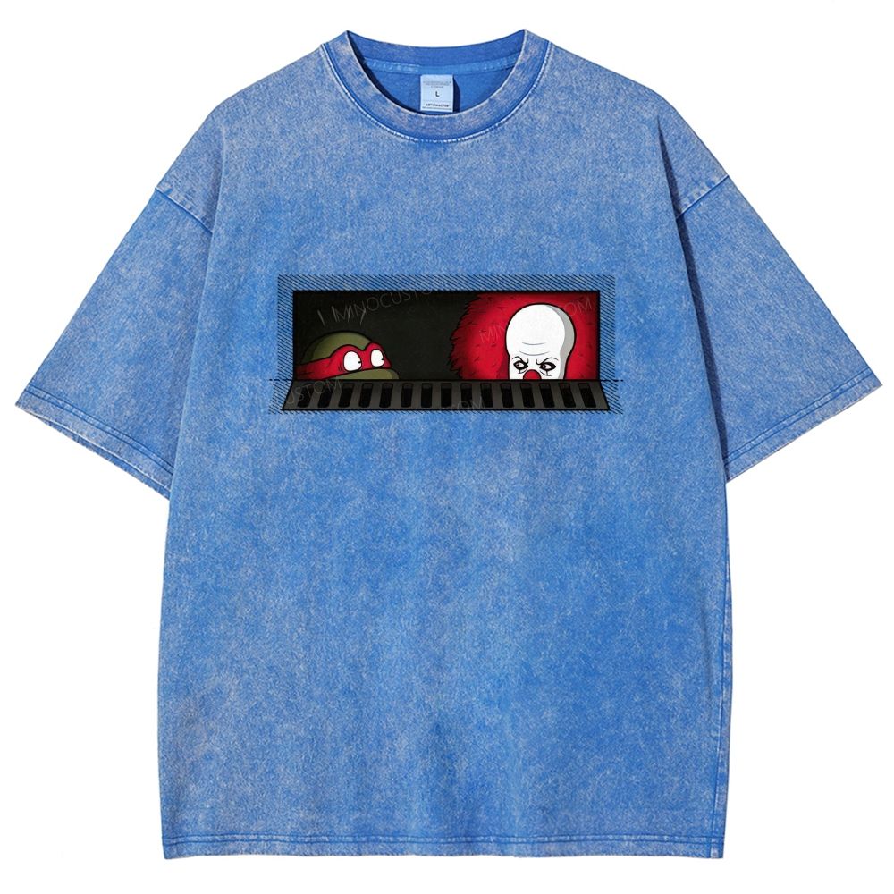Dark Humor Comic Style Sewer Peeking Figure Graphic Washed T-shirt