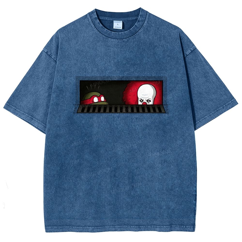 Dark Humor Comic Style Sewer Peeking Figure Graphic Washed T-shirt
