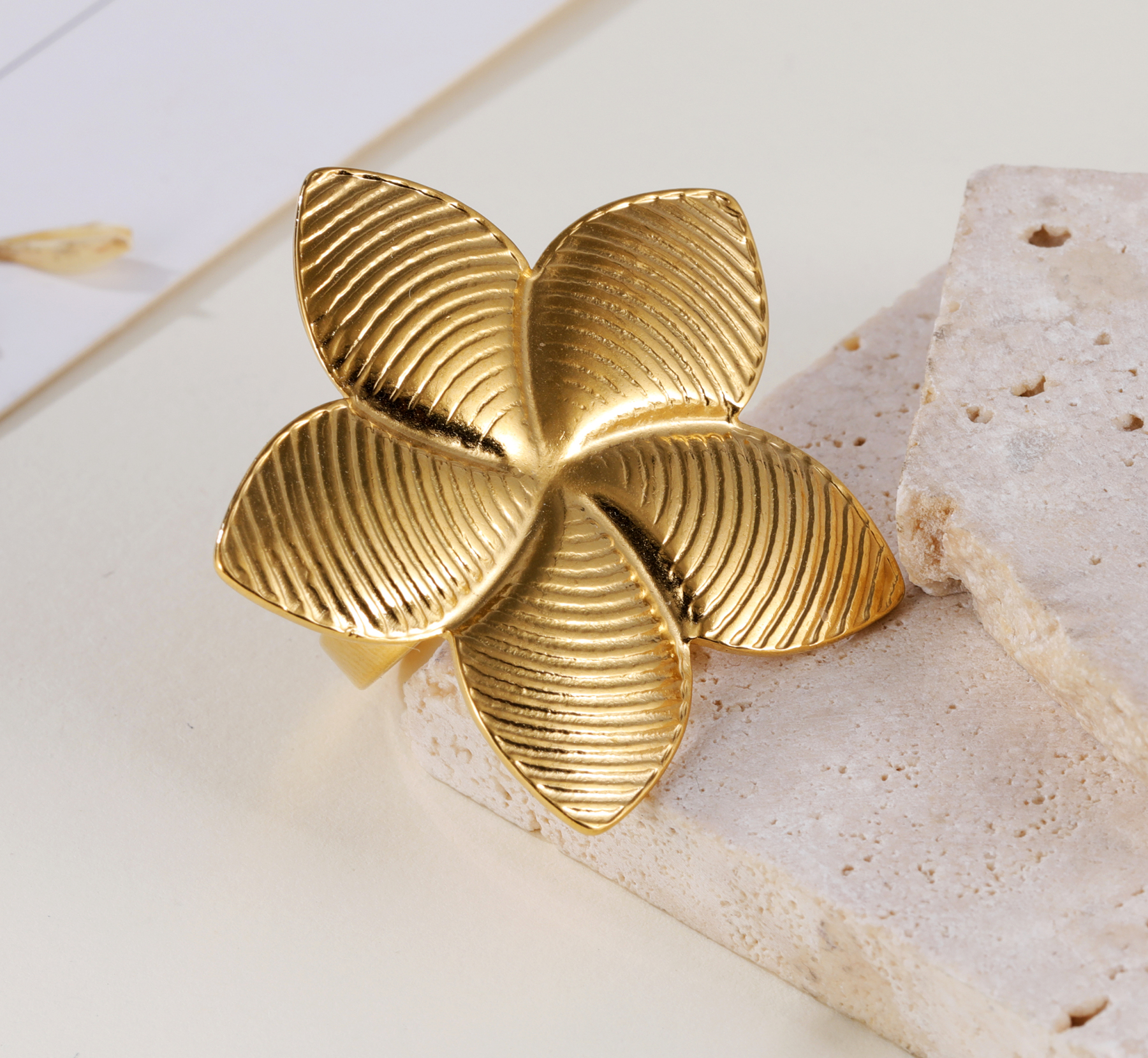 Artistic Petal Ring - Elegant Jewelry for Women | G005242-JinBaoJewerly