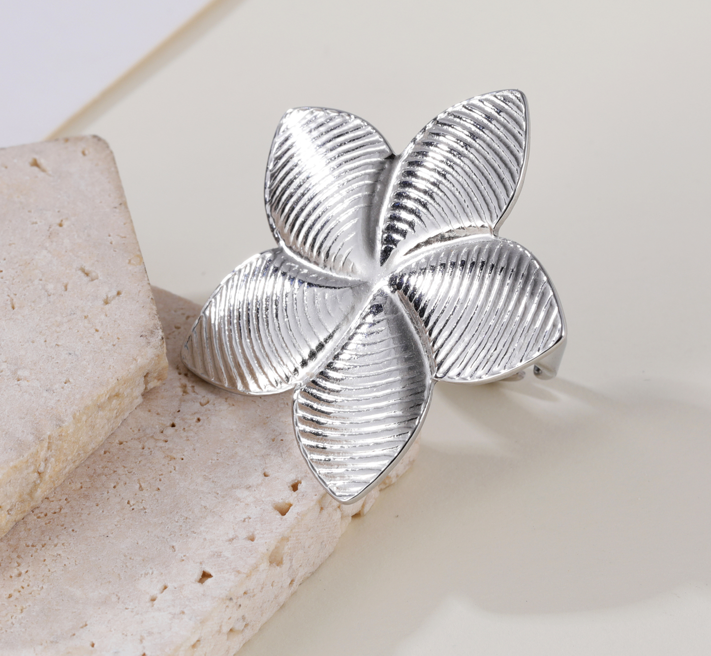 Artistic Petal Ring - Elegant Jewelry for Women | G005242-JinBaoJewerly